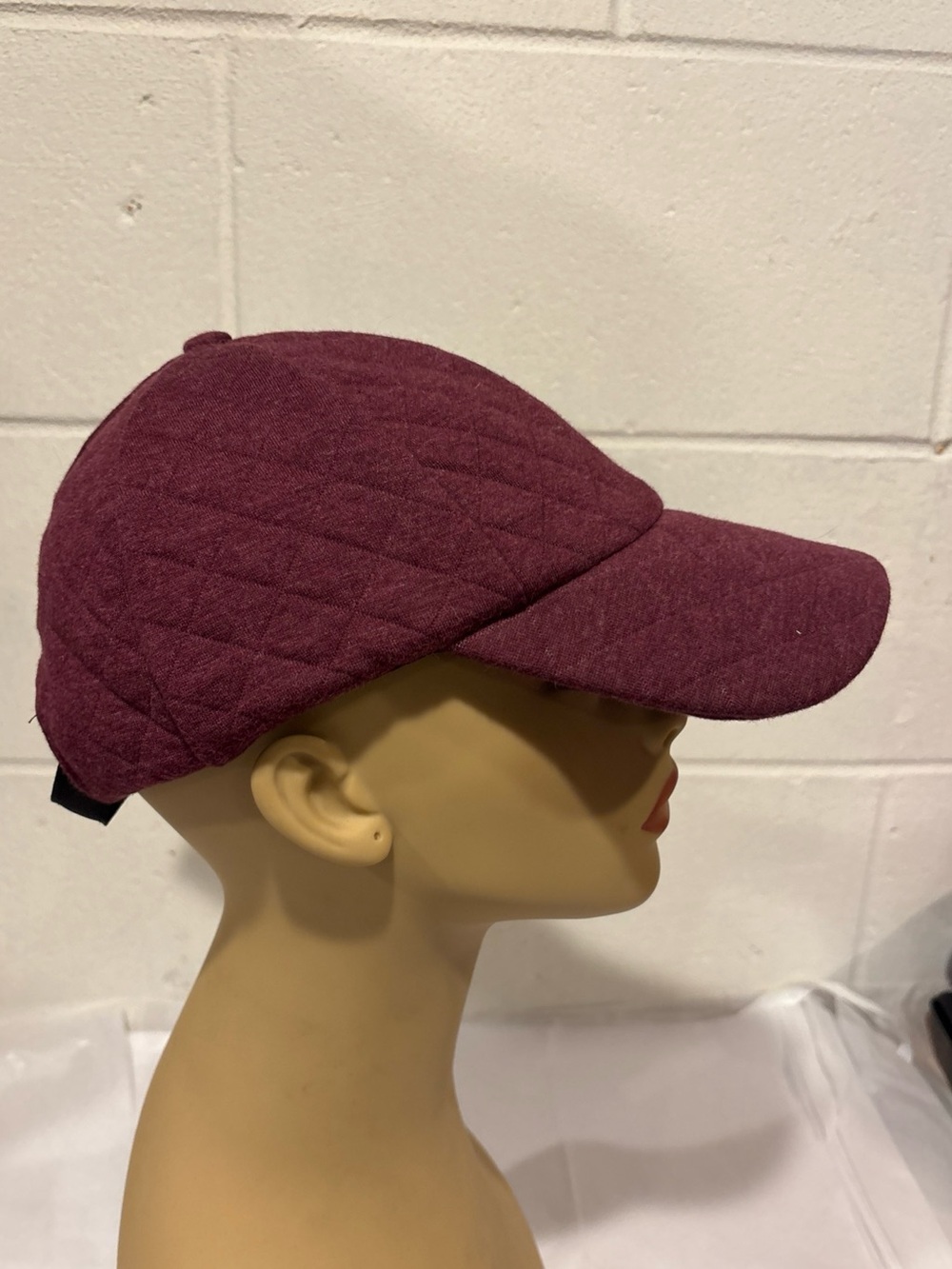 Duluth Trading Co Burgundy Red Quilted Baseball Cap Womens S/M Adjustable NWT